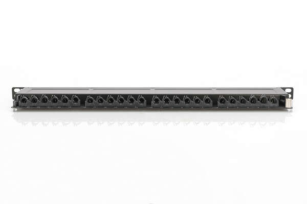 Naar omschrijving van DN-91624S-SL-EA - CAT 6A Class EA patch panel, shielded, 0.5U 24-port RJ45, incl. dust cover, 8P8C, black