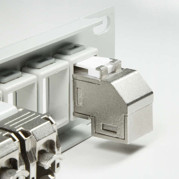 Naar omschrijving van NK4025 - Cat.6A Keystone Inline Coupler STP, 90° angled, metal housing